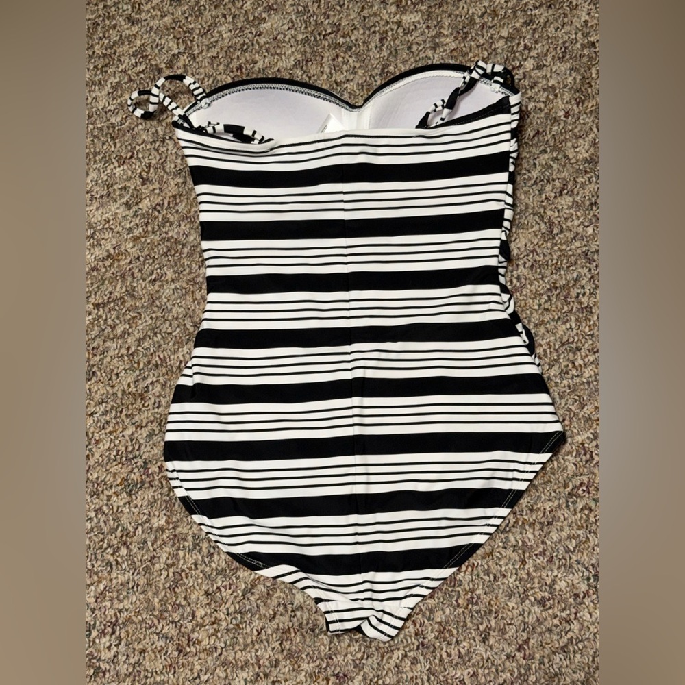 Women's size medium 8, 8/10 Catalina Black and White Striped swimsuit beach pool - Picture 2 of 3